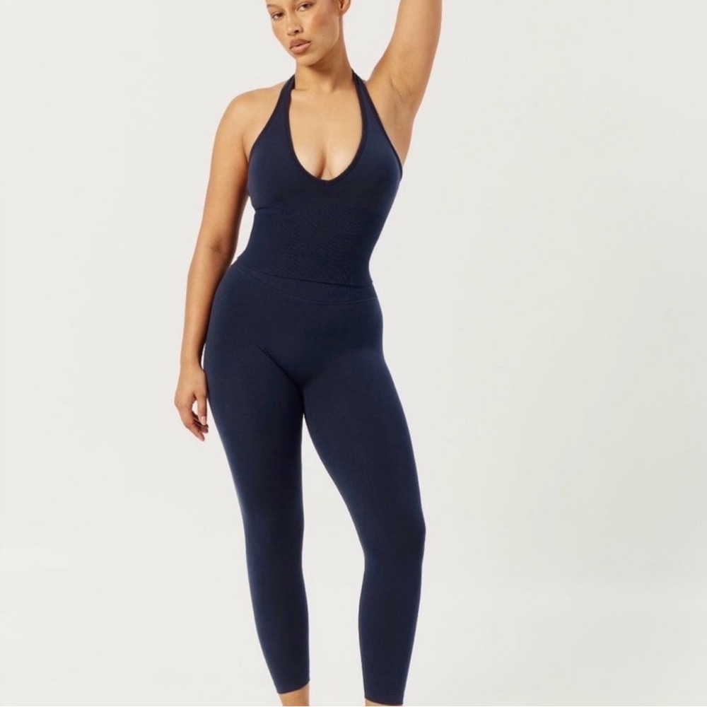 Crop Shop Boutique Seamless Invisible Scrunch Leggings in Navy